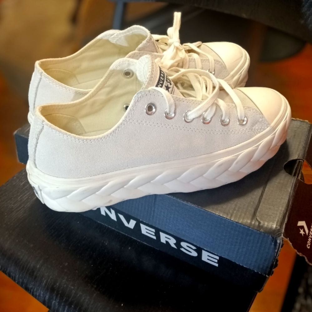 CONVERSE WOMEN'S CHUCK TAYLOR ALL STAR LOW